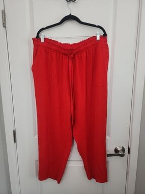 3/$25 Soho Red Cropped Elastic Waist Pants